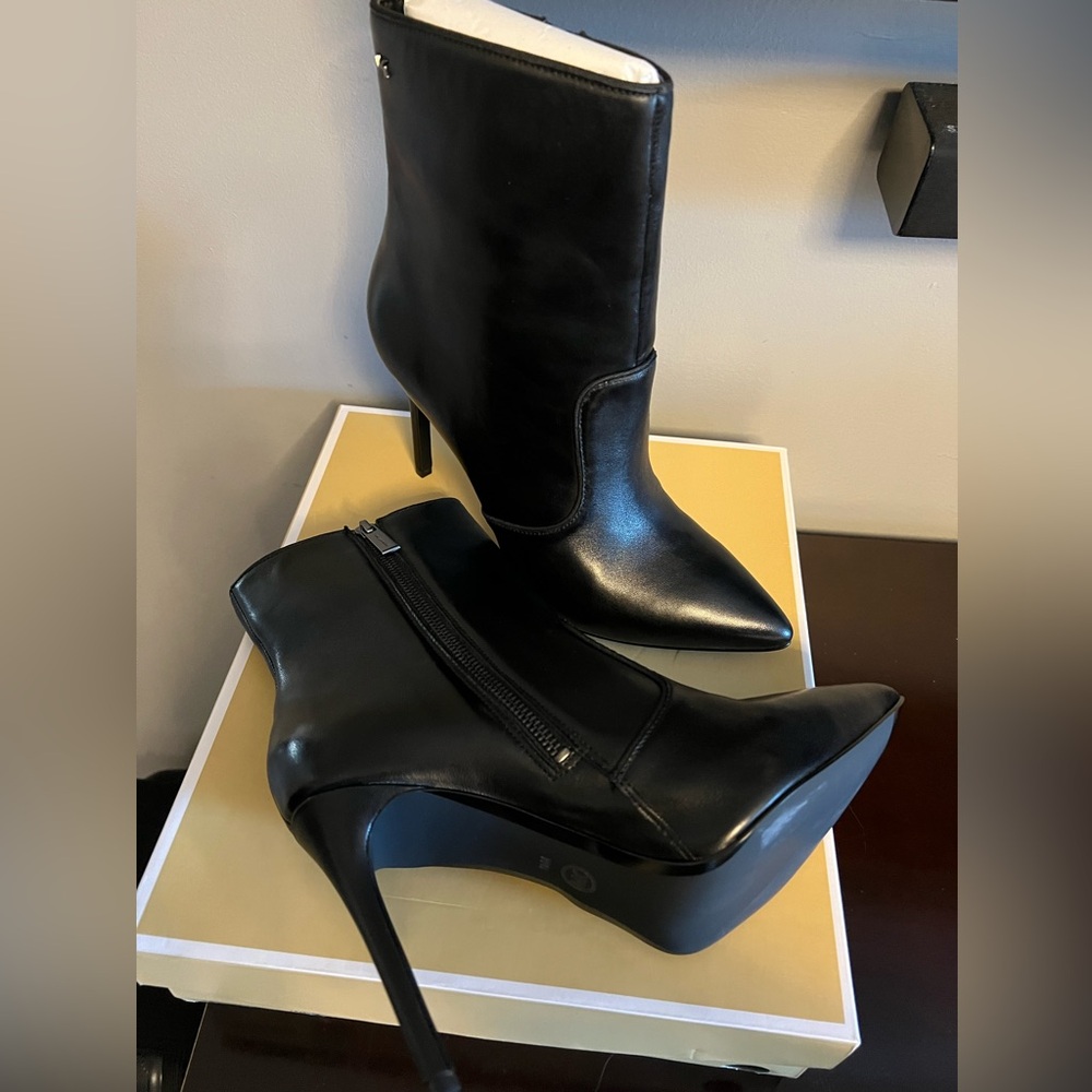 Michael Kors Blaine Ankle Leather Boots – Black Boots